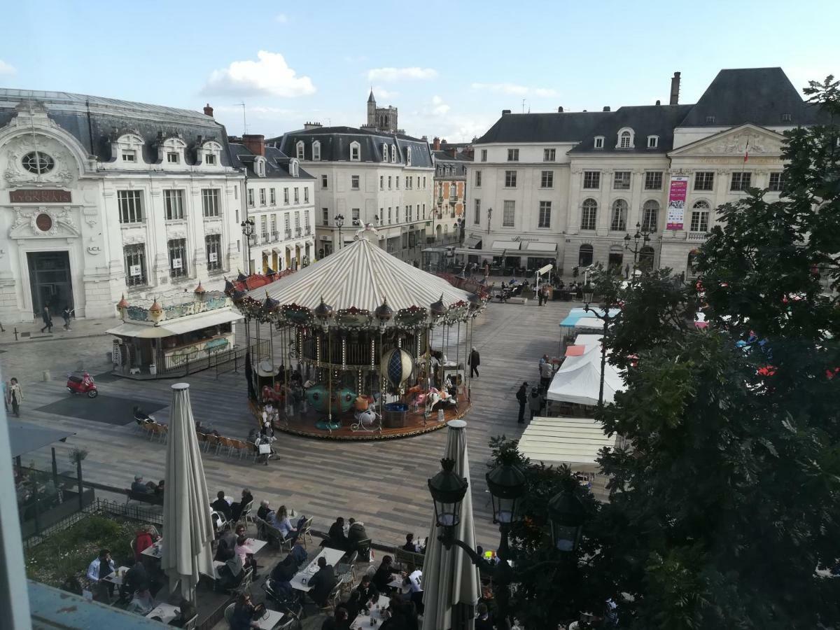 אורליאן Appartement Avec Belle Vue Sur La Place Du Martroi מראה חיצוני תמונה
